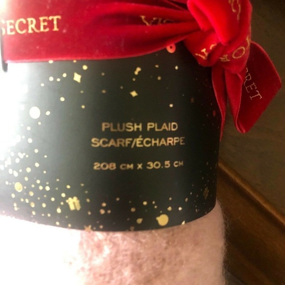 Victoria Secret Woman's Holiday 2020 Pink Plush Plaid Fringe Scarf 208X3… - Picture 5 of 8